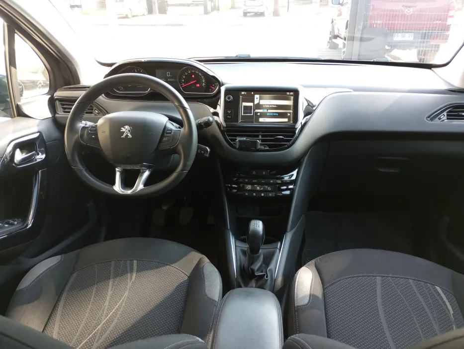 Imagen 15 PEUGEOT 208 Active 1.2 MT