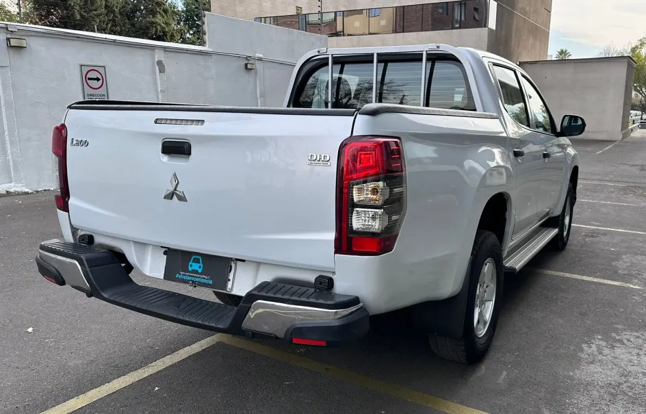 Imagen 14 MITSUBISHI L200 2.4 TD WORK CD CR DESCUENTA IVA